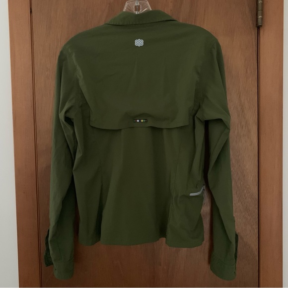 Women’s M SHERPA ADVENTURE GEAR Olive Green Long Sleeve Tab Up Button Shirt EXC - Picture 10 of 16